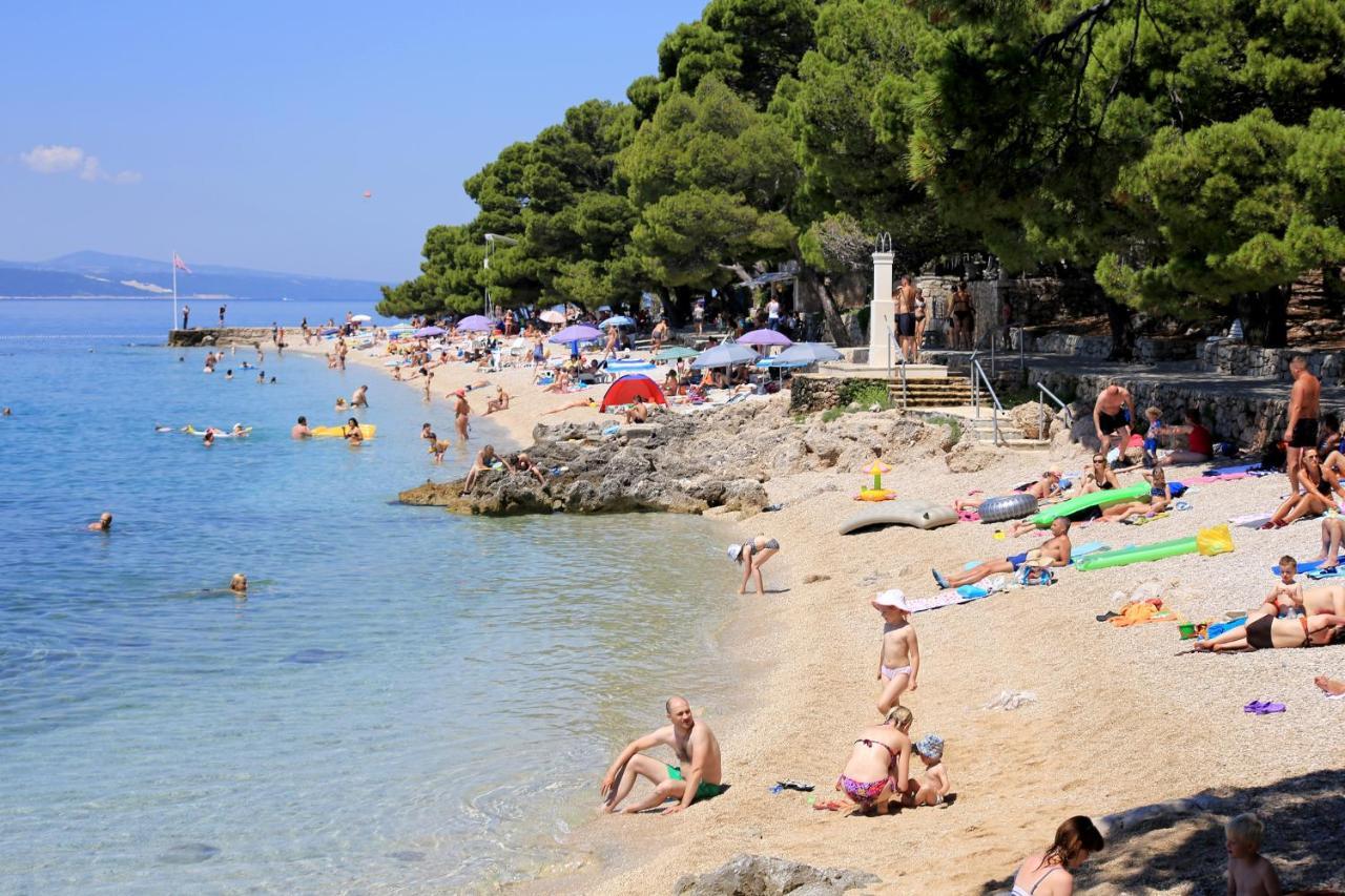 Apartments By The Sea Brela, Makarska - 18356 Kültér fotó