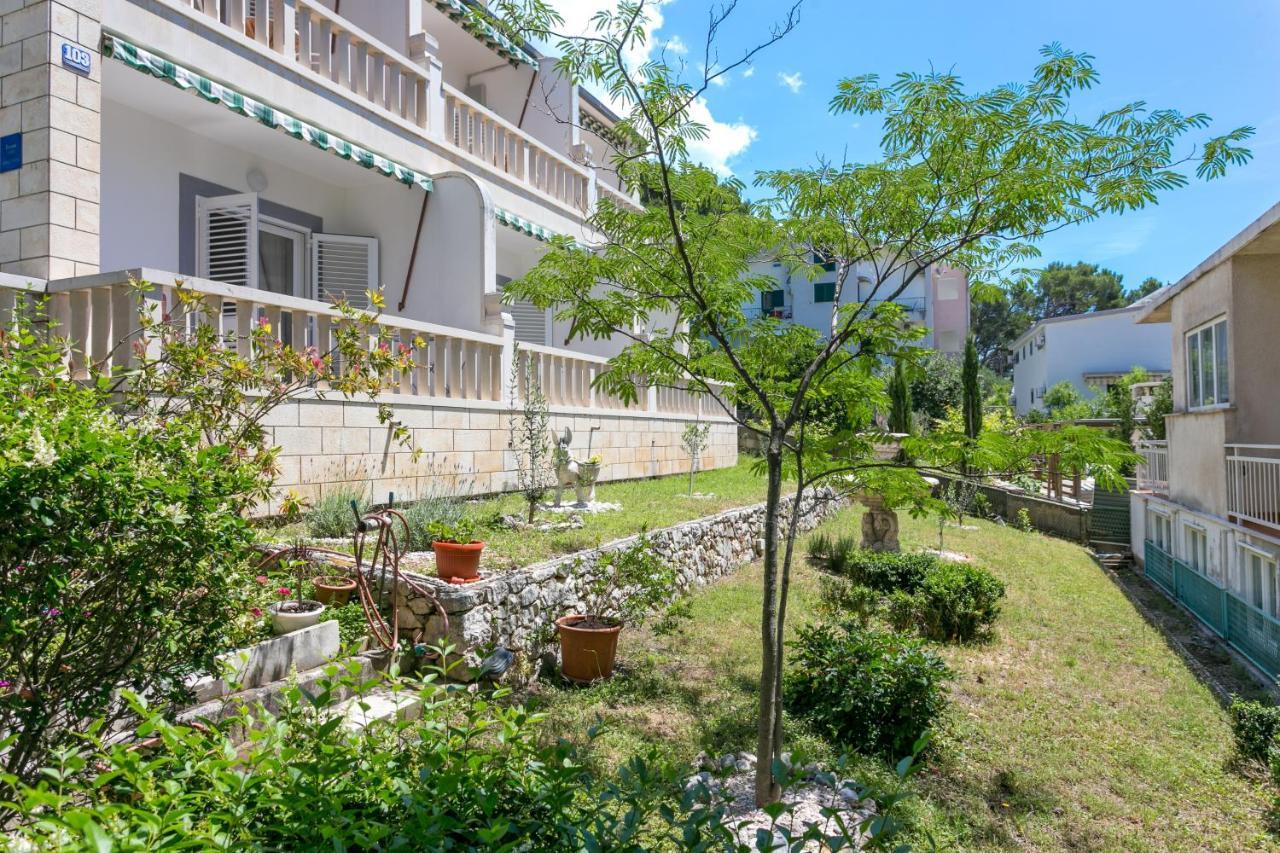Apartments By The Sea Brela, Makarska - 18356 Kültér fotó