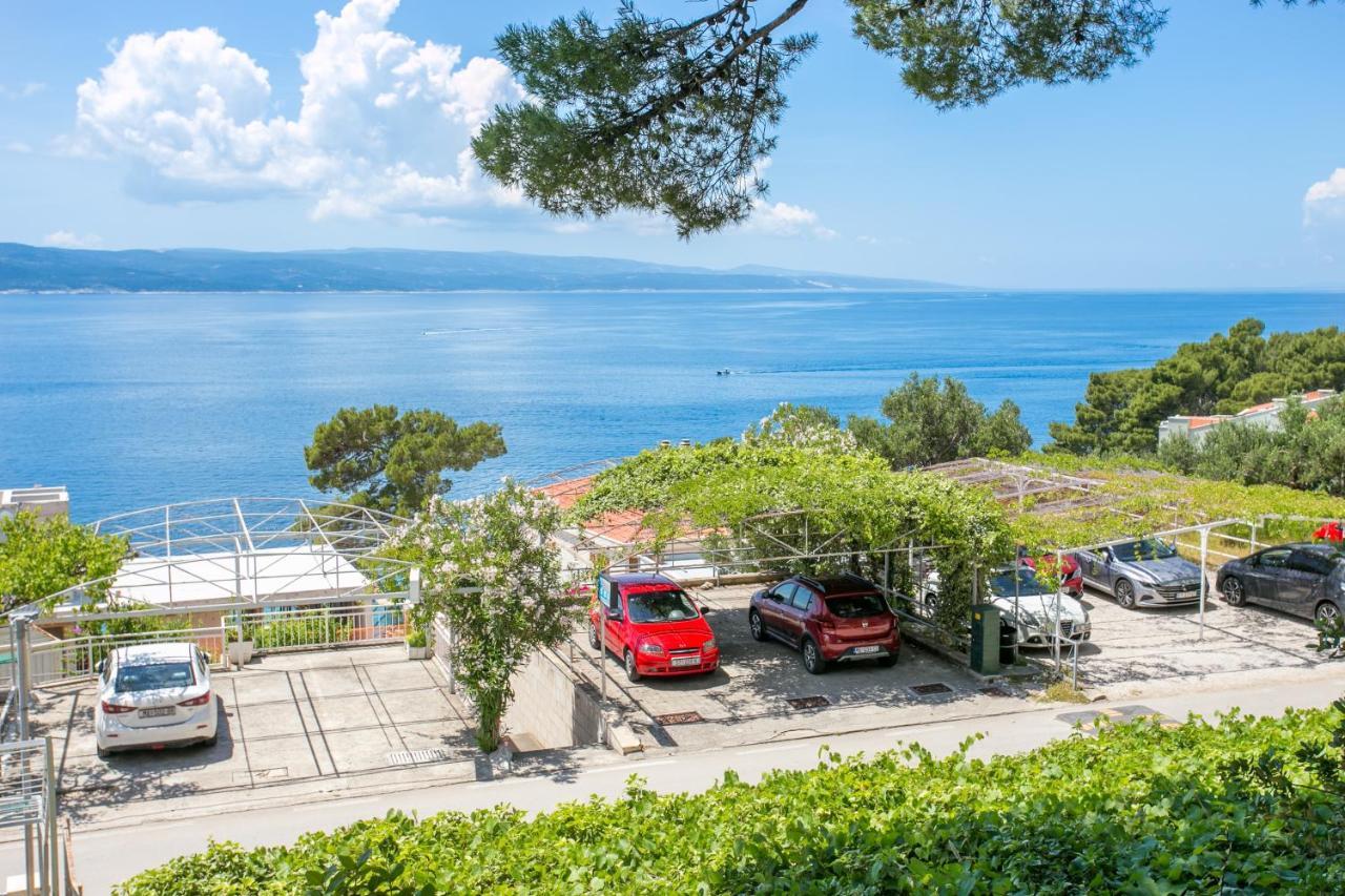 Apartments By The Sea Brela, Makarska - 18356 Kültér fotó