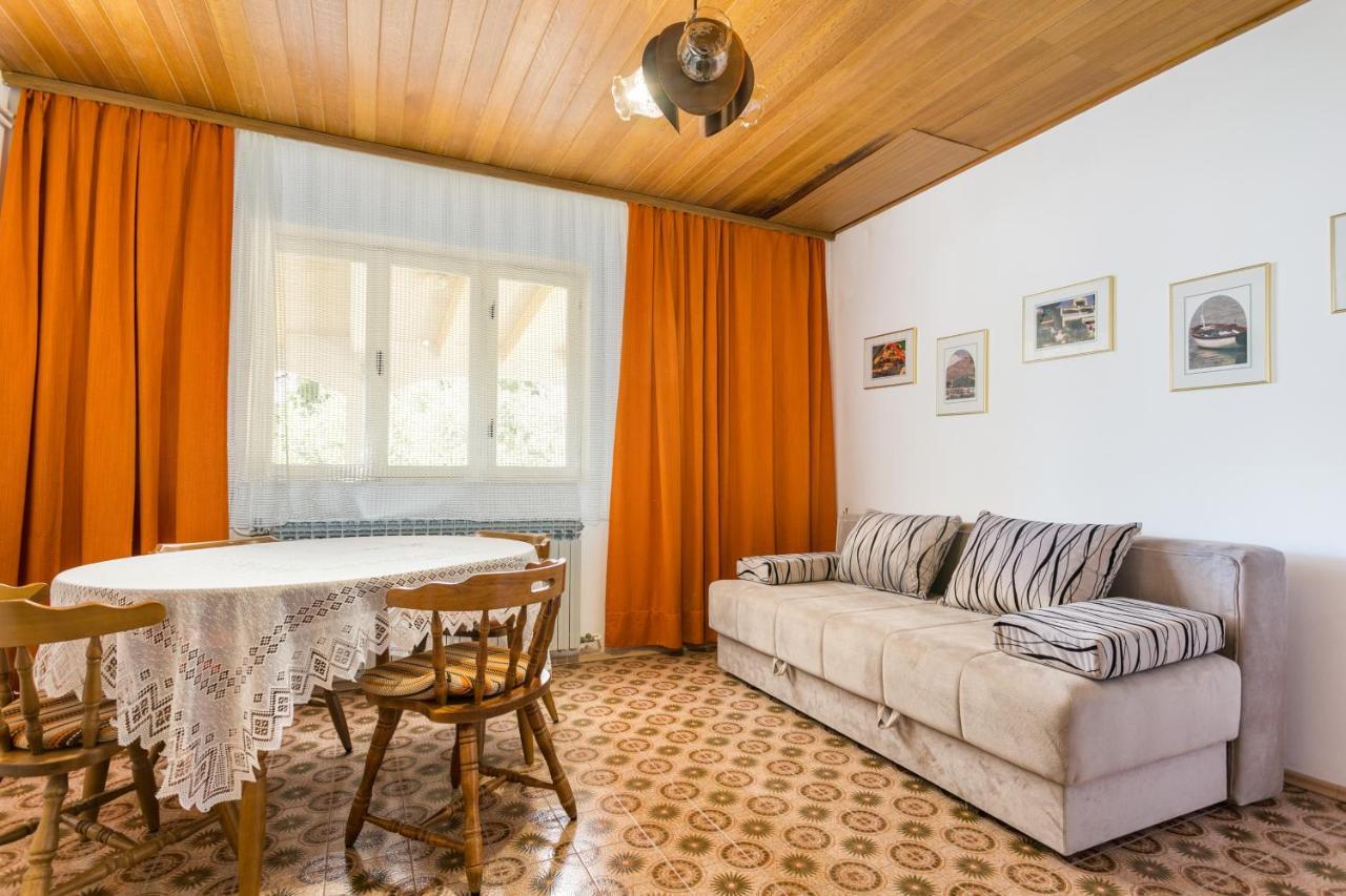 Apartments By The Sea Brela, Makarska - 18356 Kültér fotó