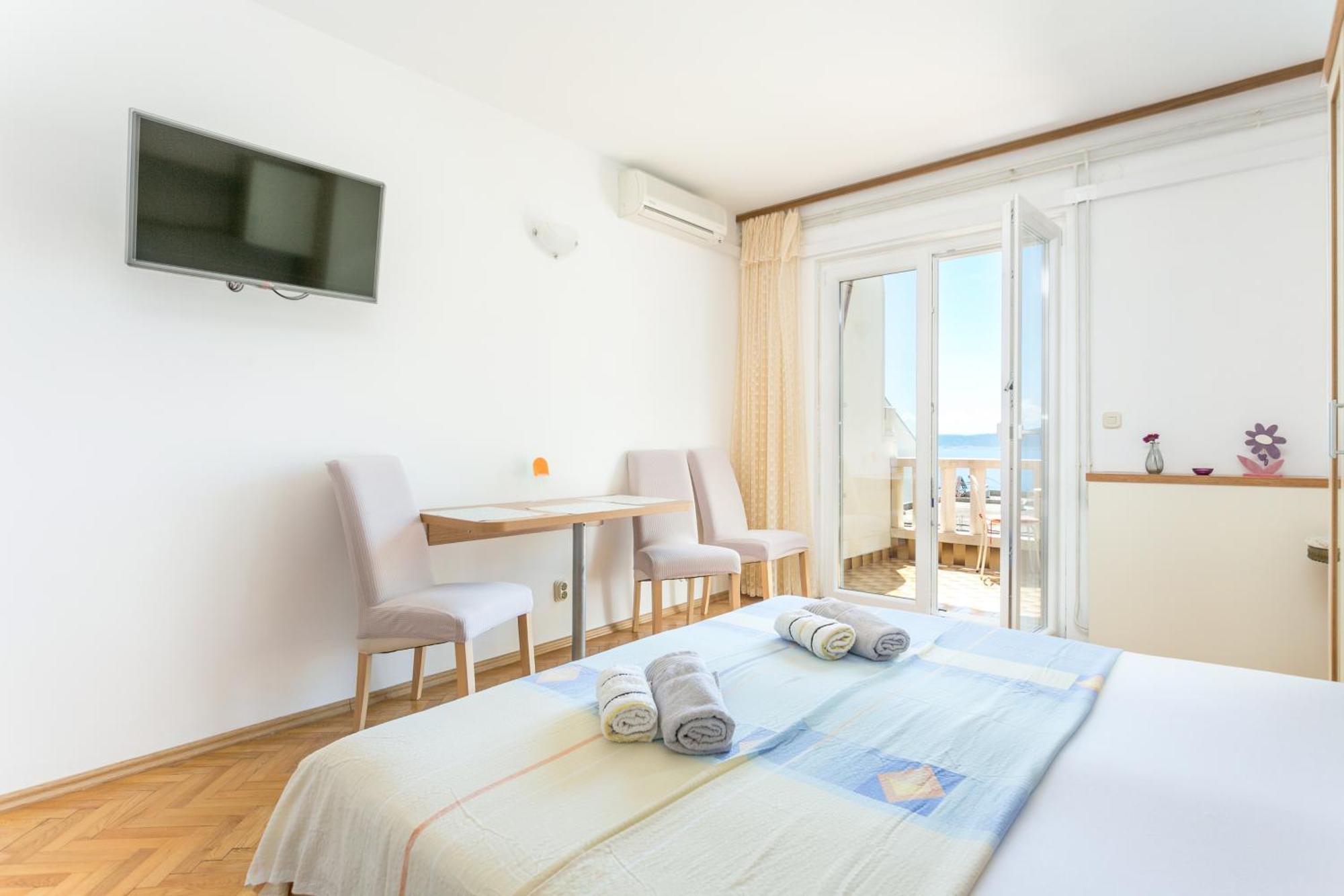 Apartments By The Sea Brela, Makarska - 18356 Kültér fotó