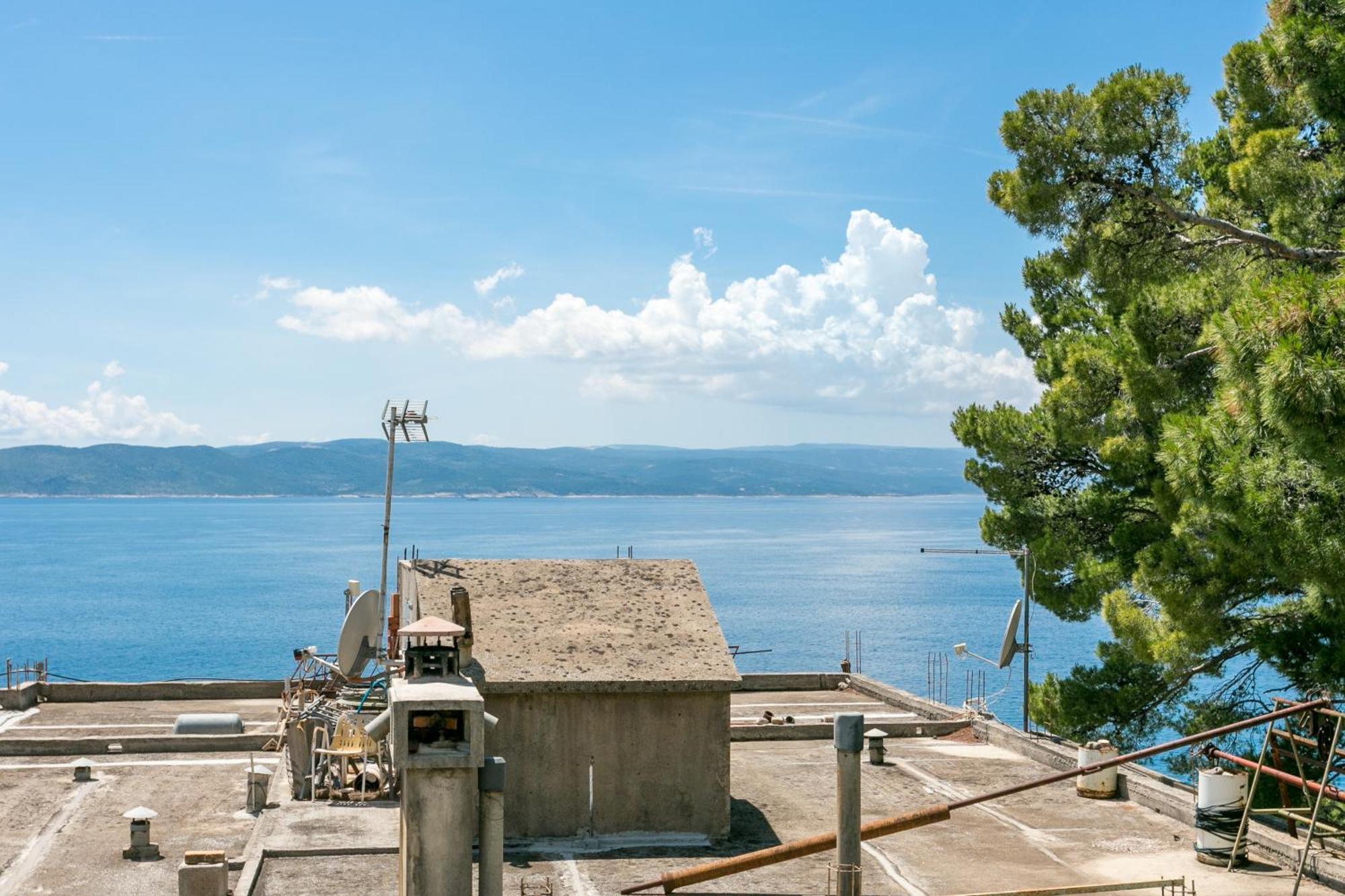 Apartments By The Sea Brela, Makarska - 18356 Kültér fotó