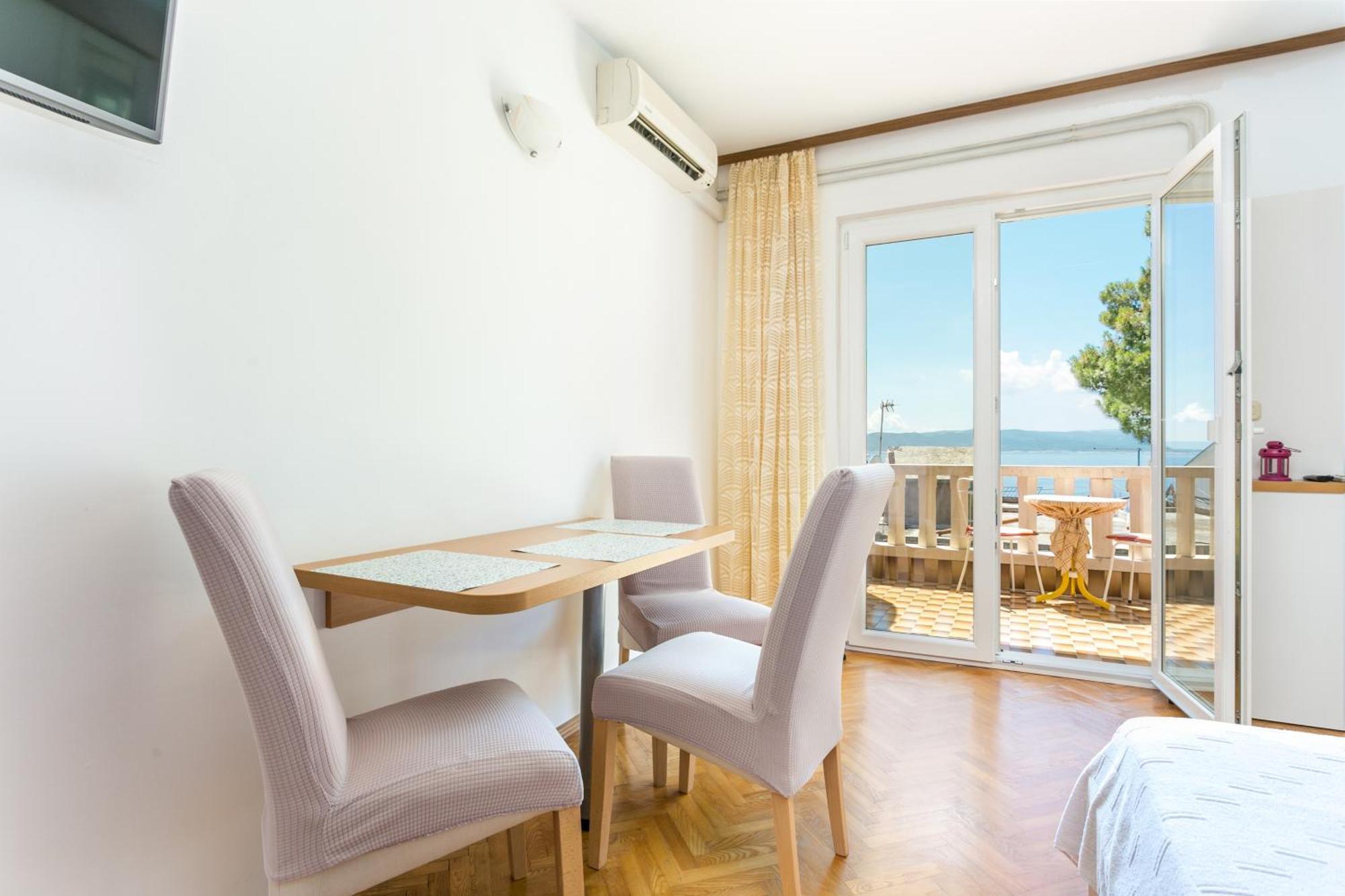 Apartments By The Sea Brela, Makarska - 18356 Kültér fotó
