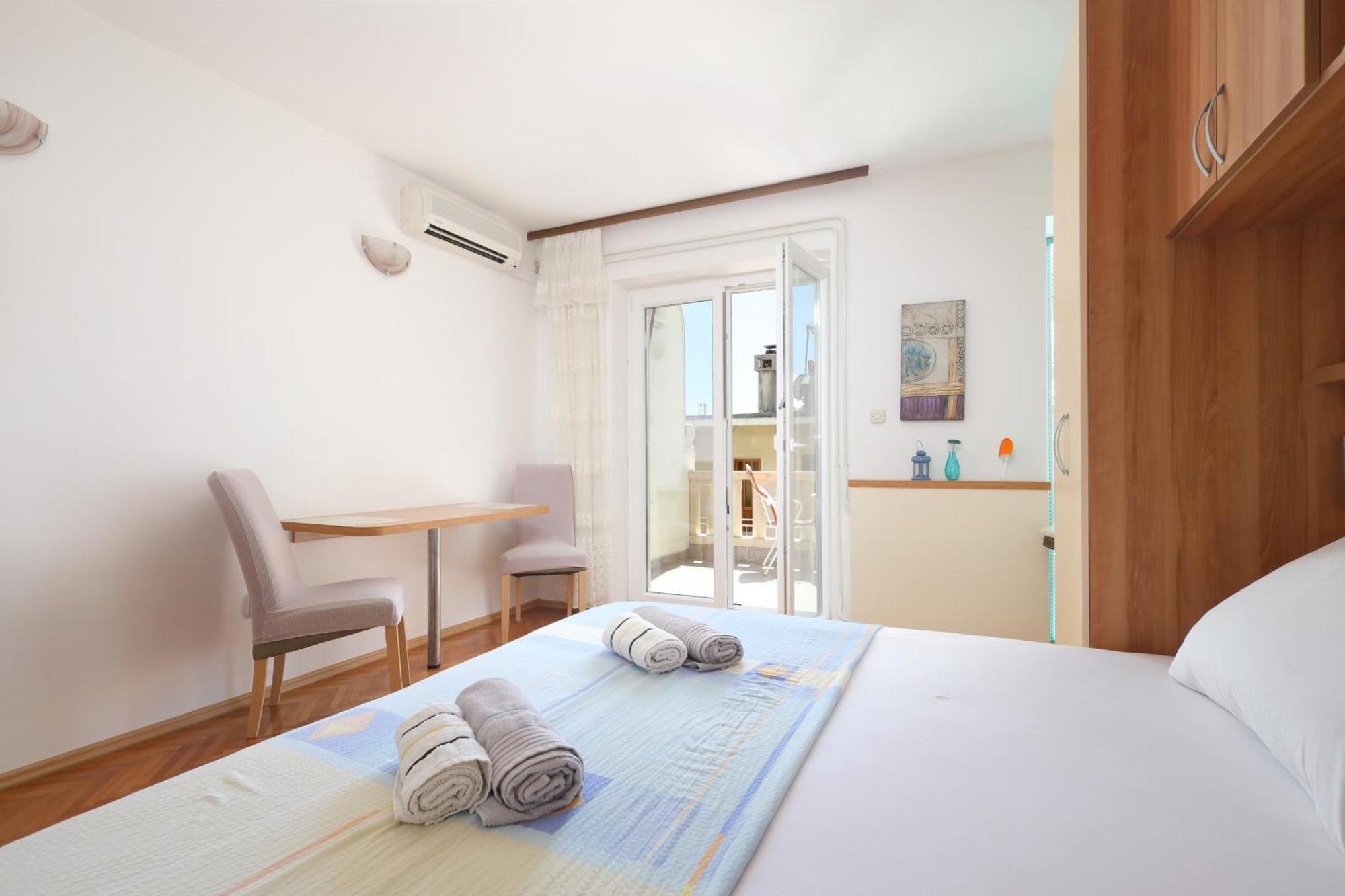 Apartments By The Sea Brela, Makarska - 18356 Szoba fotó