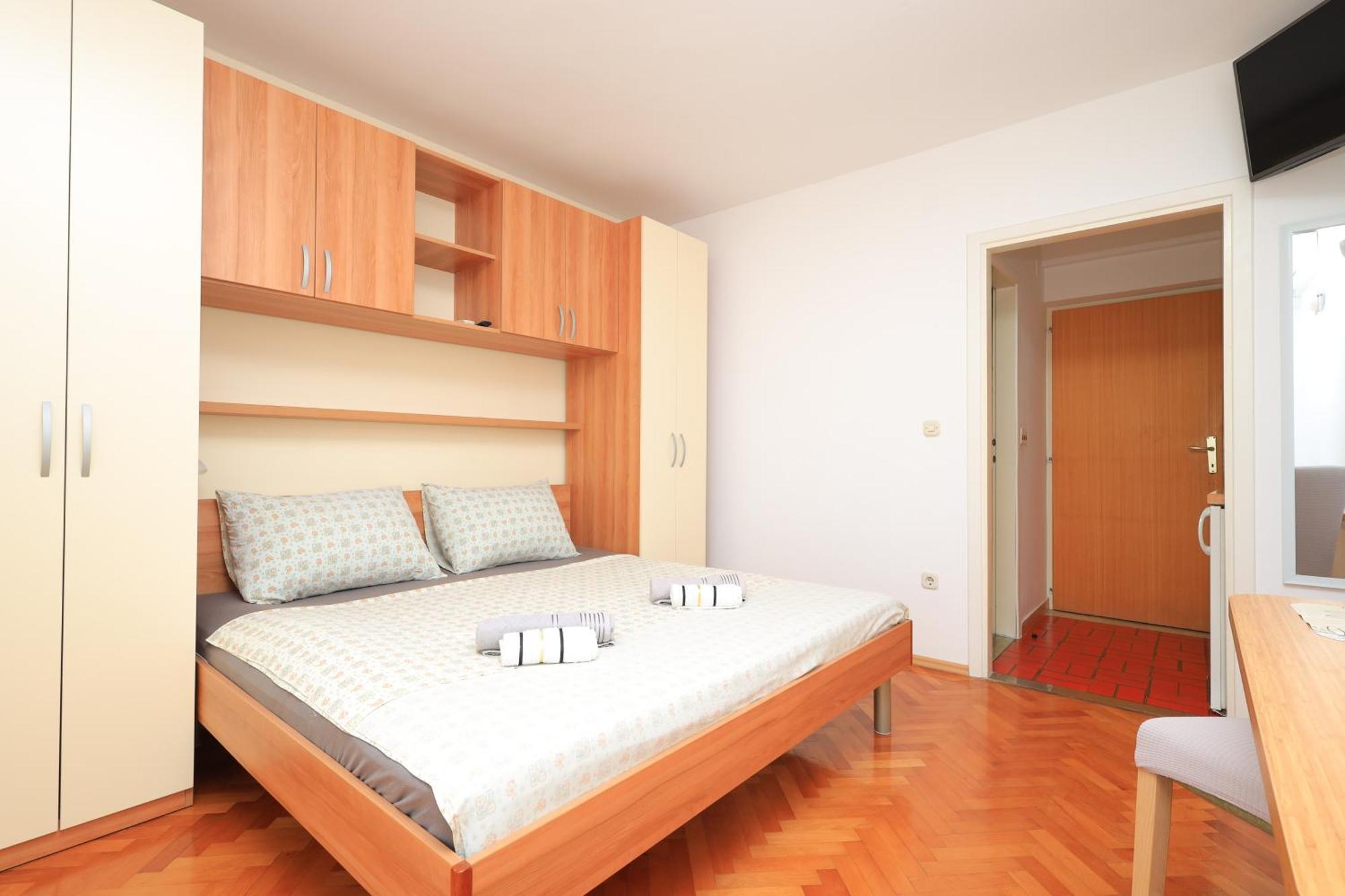 Apartments By The Sea Brela, Makarska - 18356 Szoba fotó