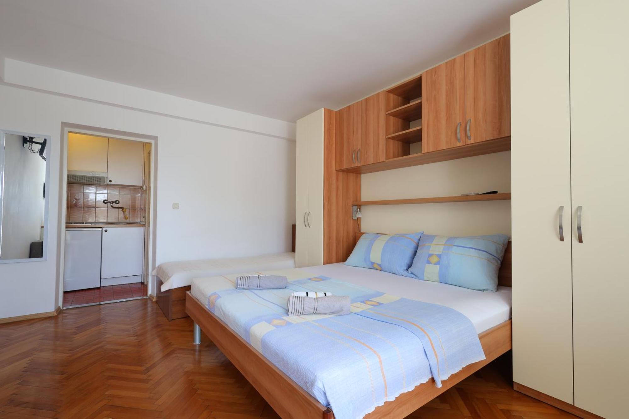Apartments By The Sea Brela, Makarska - 18356 Szoba fotó