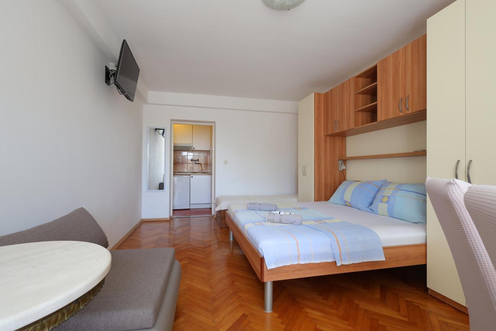Apartments By The Sea Brela, Makarska - 18356 Szoba fotó