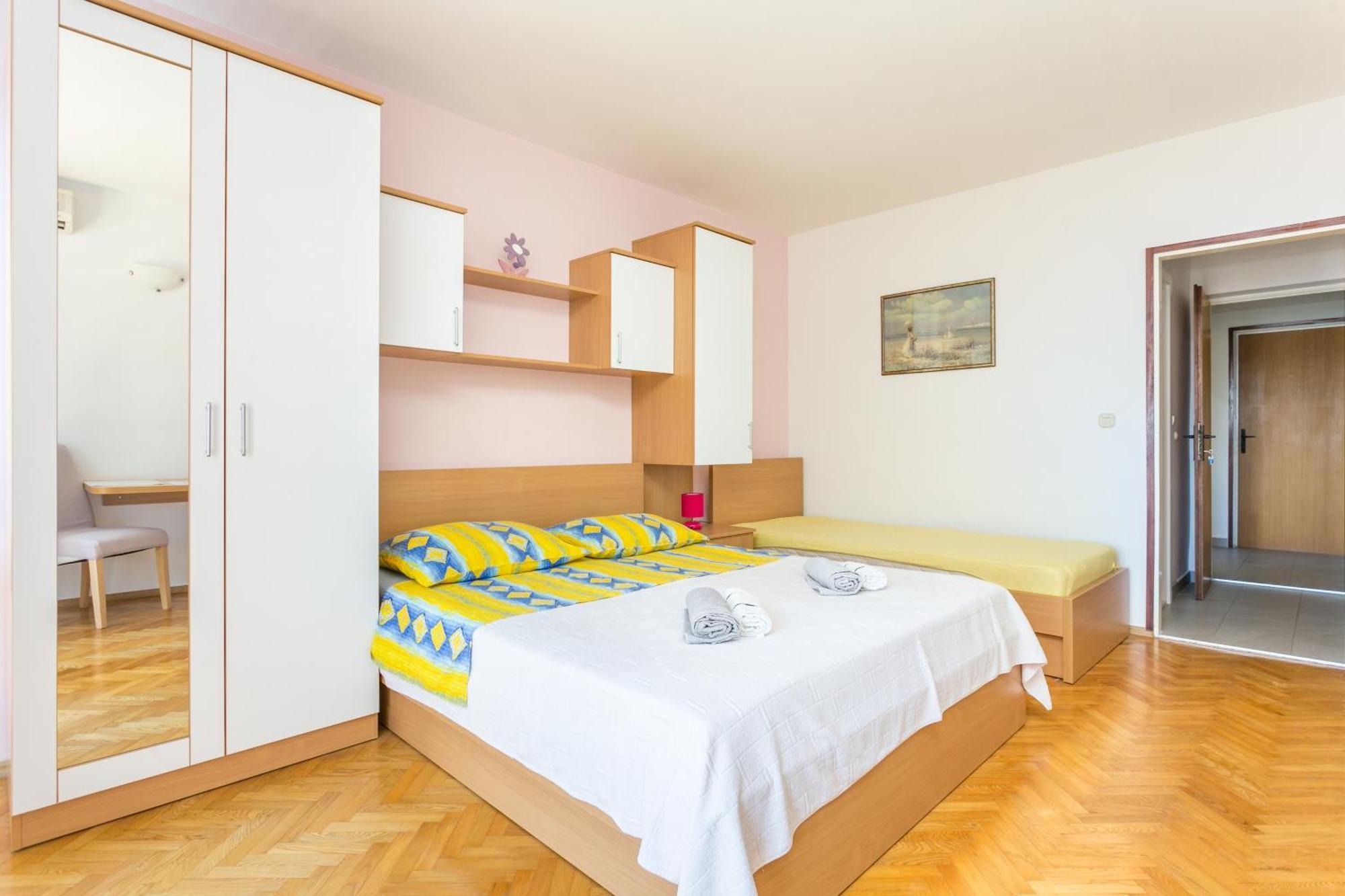 Apartments By The Sea Brela, Makarska - 18356 Szoba fotó