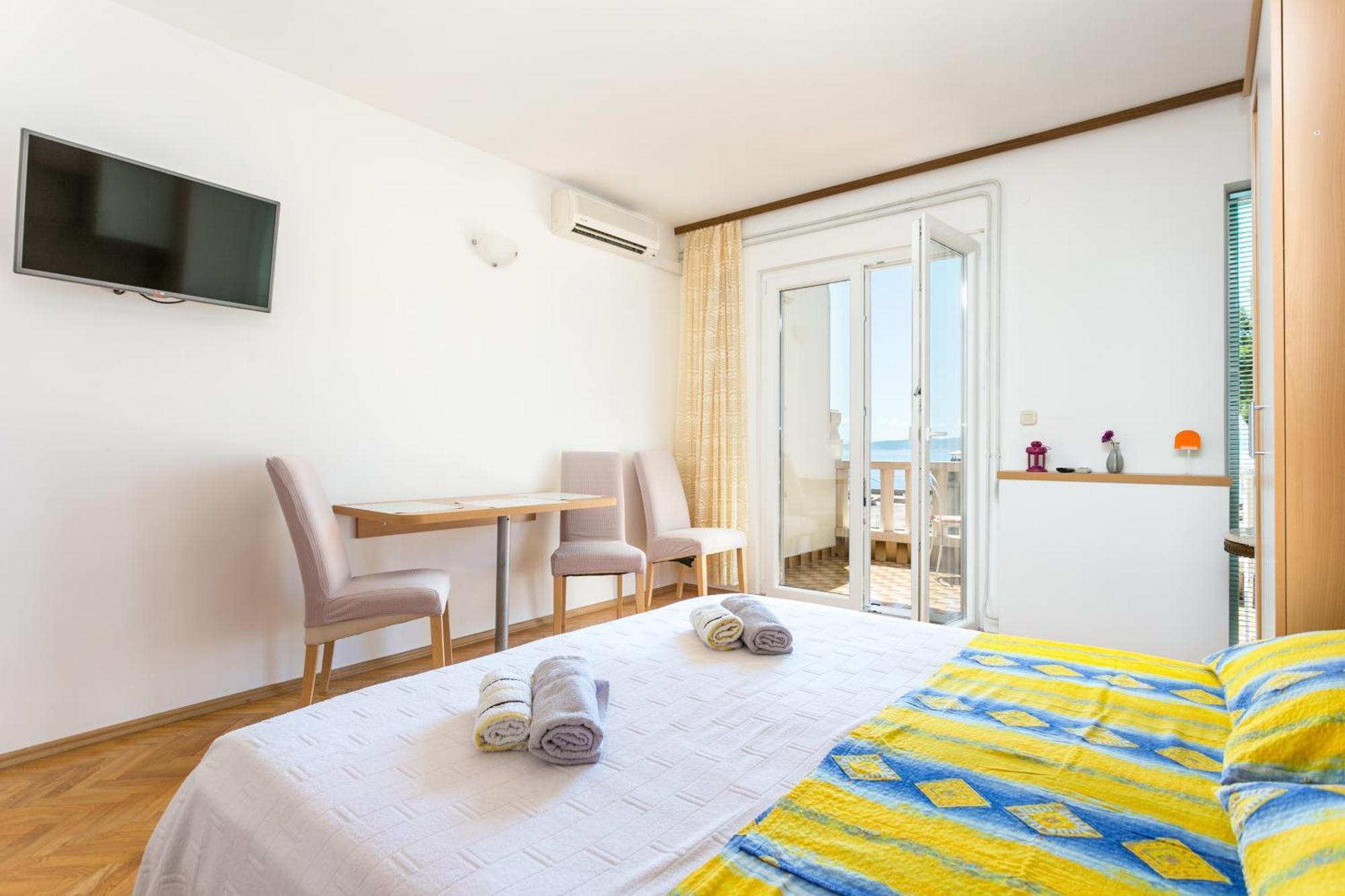 Apartments By The Sea Brela, Makarska - 18356 Szoba fotó