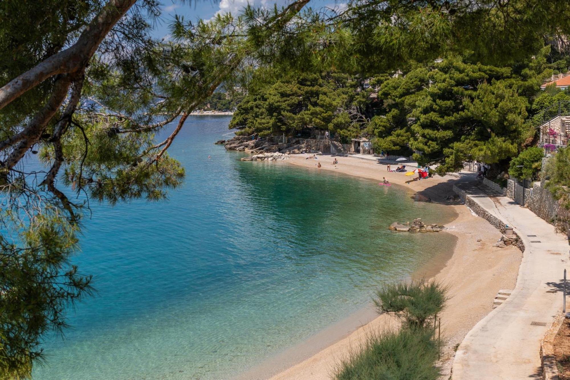 Apartments By The Sea Brela, Makarska - 18356 Kültér fotó